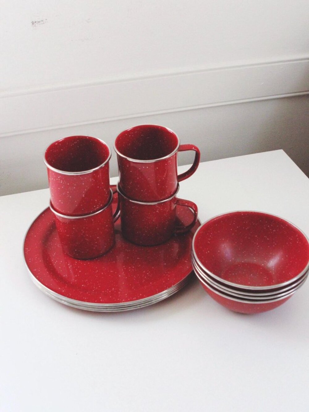 Vintage Enamelware Coffee Cup Plate Bowl Red Speckeled Enamel Set of 12 - Picture 3 of 4